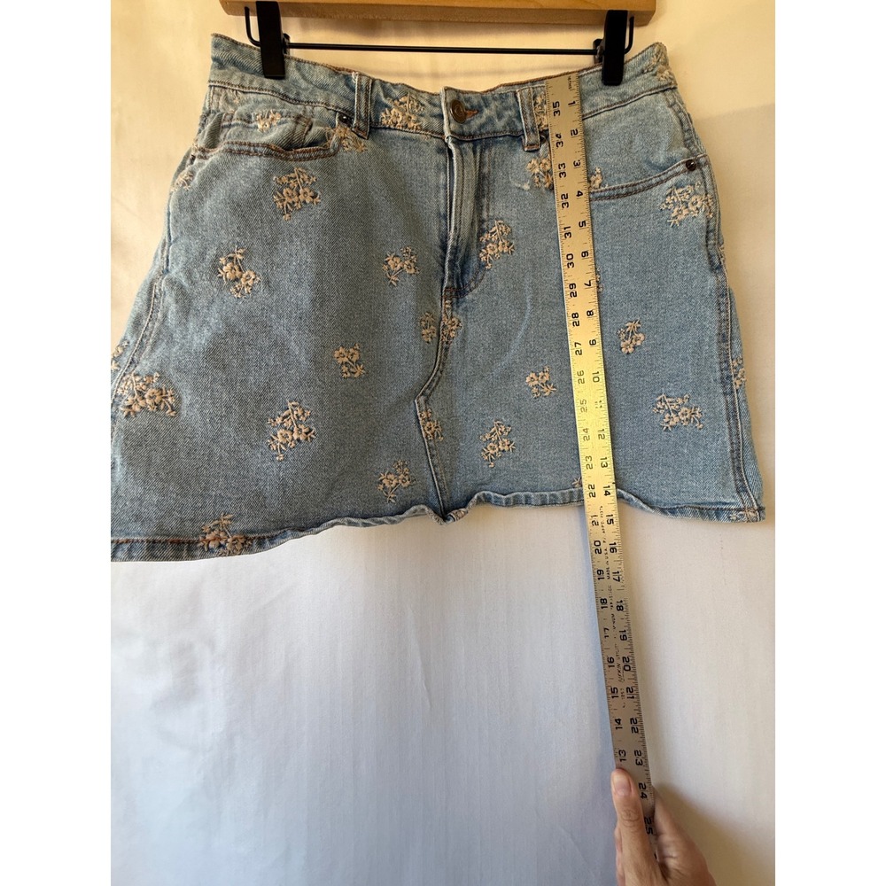 And Now This Womens Light Wash Floral Embroidered Denim Mini Skirt Size M - Picture 4 of 6